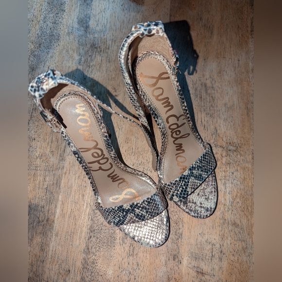 Like New Women's Sam Edelman heels size 6.5. 4" heel. Snake pattern heels. - Picture 2 of 5